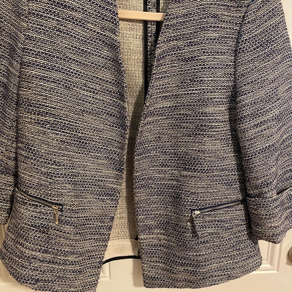 EUC- Alfani  Blue Blazer size 6p, Blue 3/4 sleeve - Picture 4 of 4